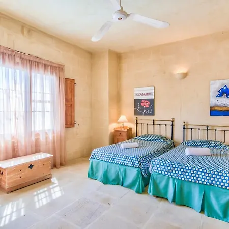 Sleeps 6 With Pool And Wifi 别墅 *