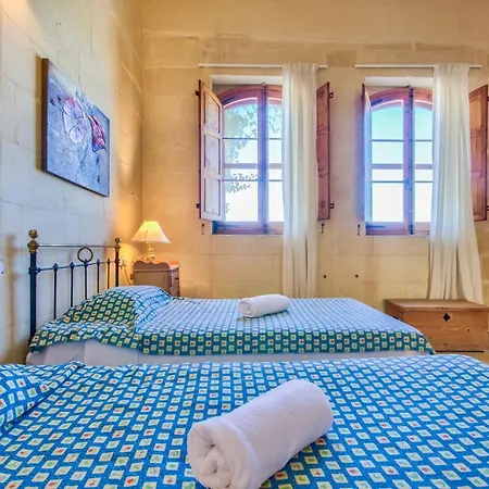 Sleeps 6 With Pool And Wifi *